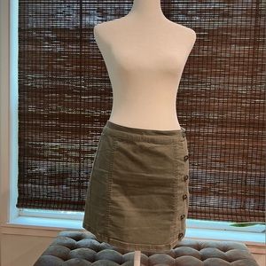 Army green REWASH skirt with faux buttons.